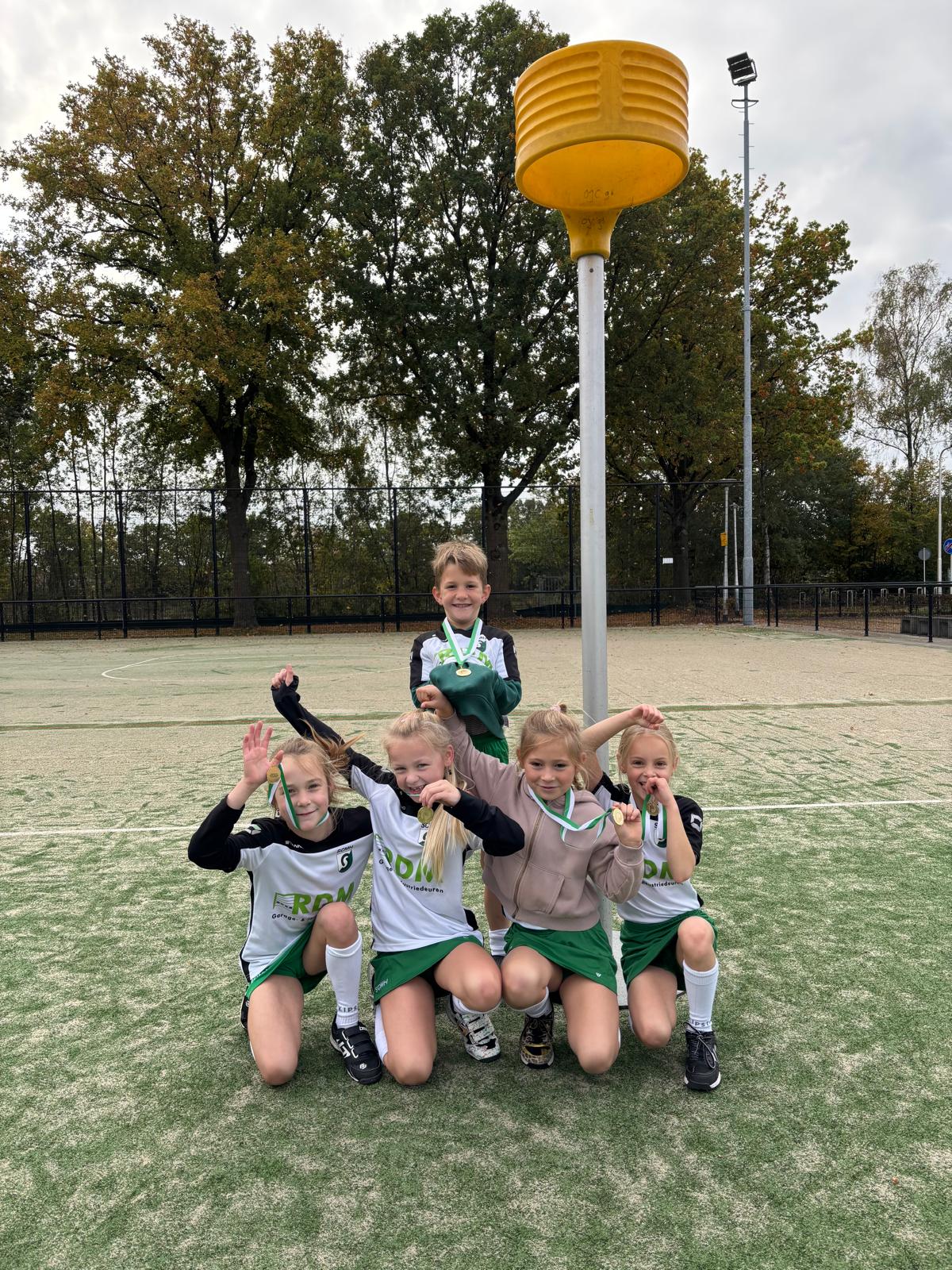 J5 ongeslagen kampioen