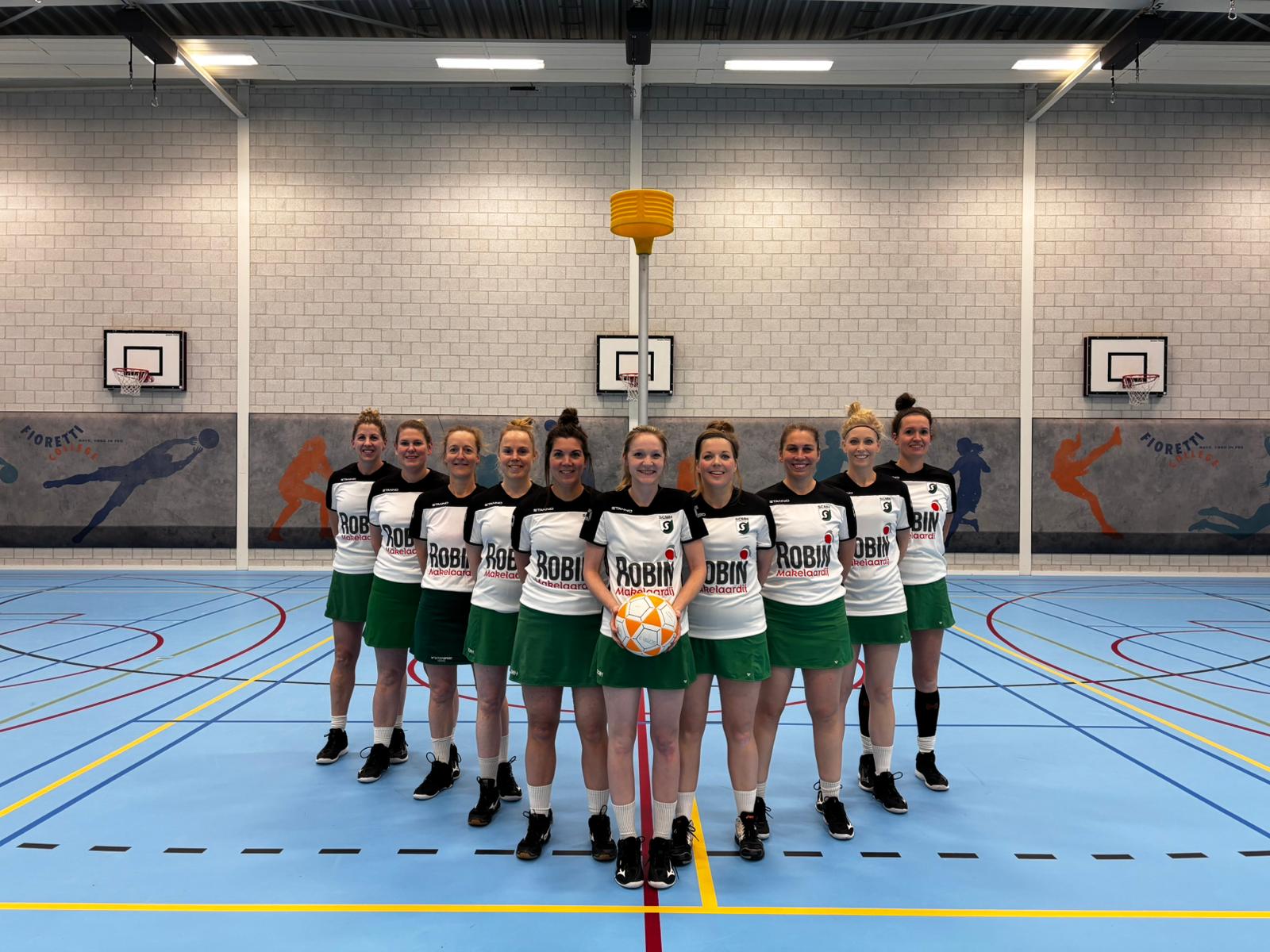 Nieuwe shirts voor Midweek 1