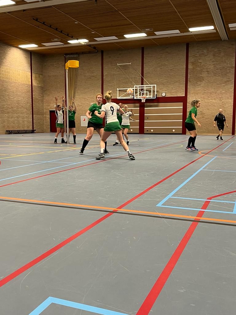 SCMH 1 wint overtuigend van Flash